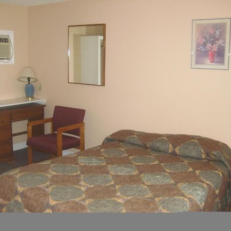 Hipwell'S Motel Fonthill Экстерьер фото