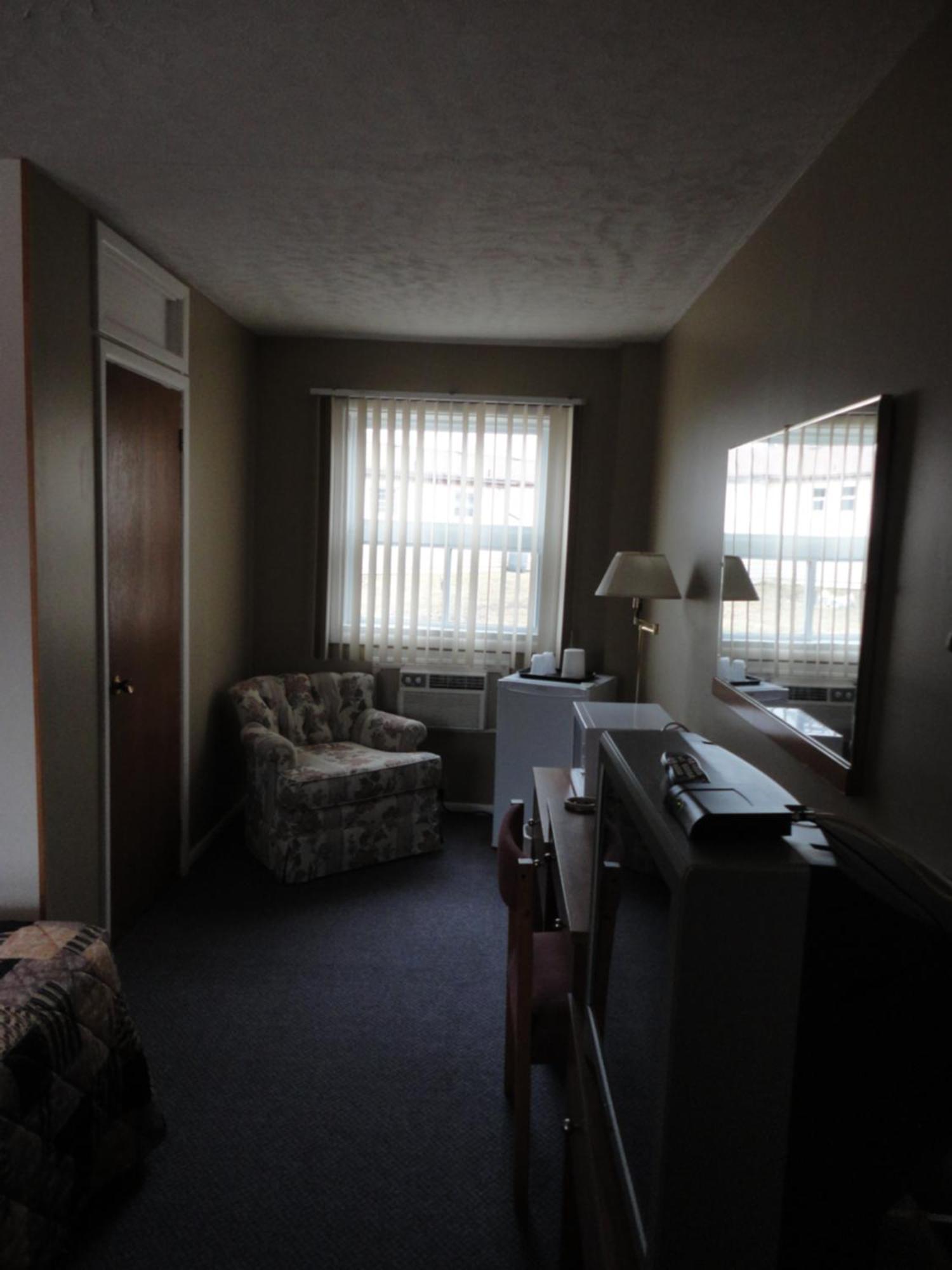 Hipwell'S Motel Fonthill Экстерьер фото