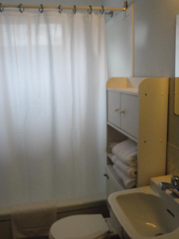Hipwell'S Motel Fonthill Экстерьер фото