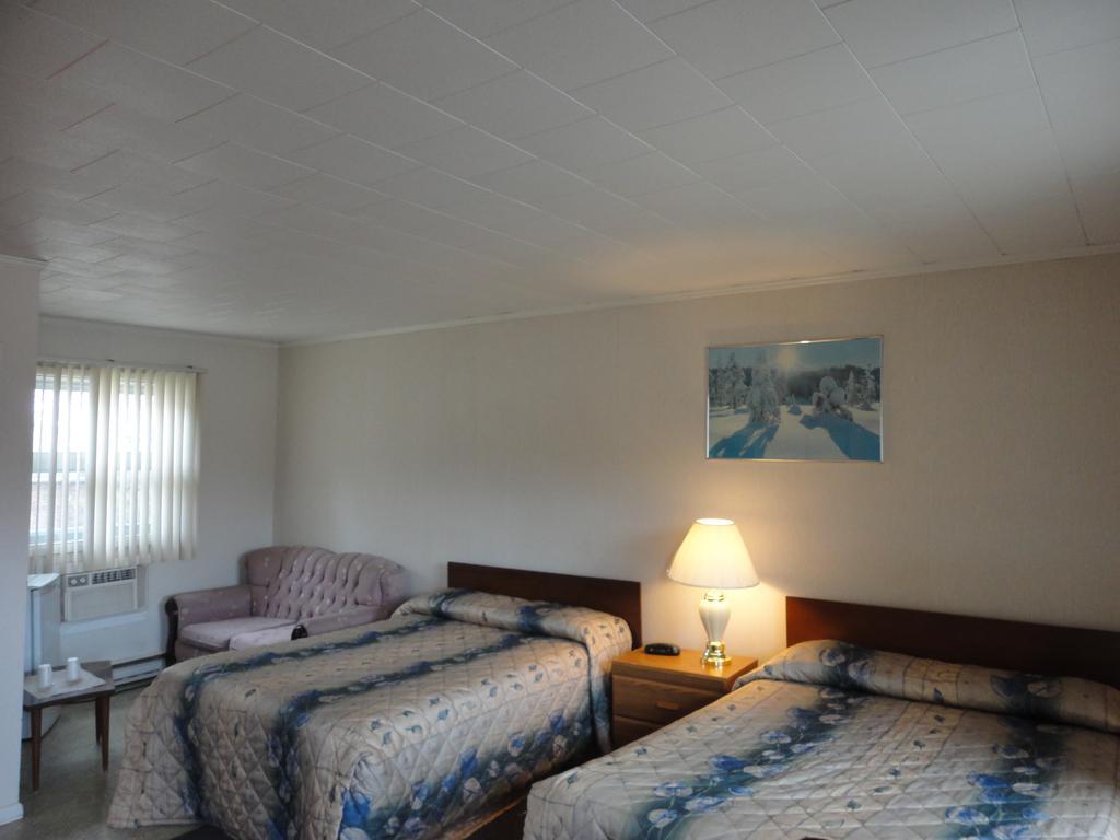 Hipwell'S Motel Fonthill Экстерьер фото