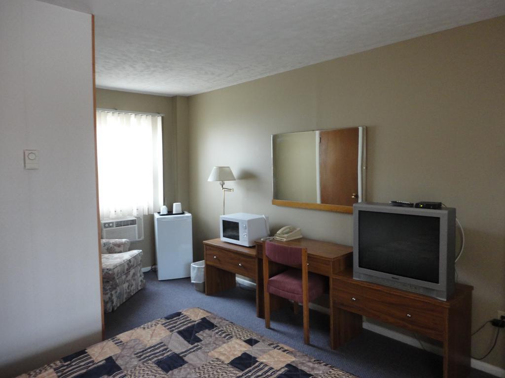 Hipwell'S Motel Fonthill Экстерьер фото