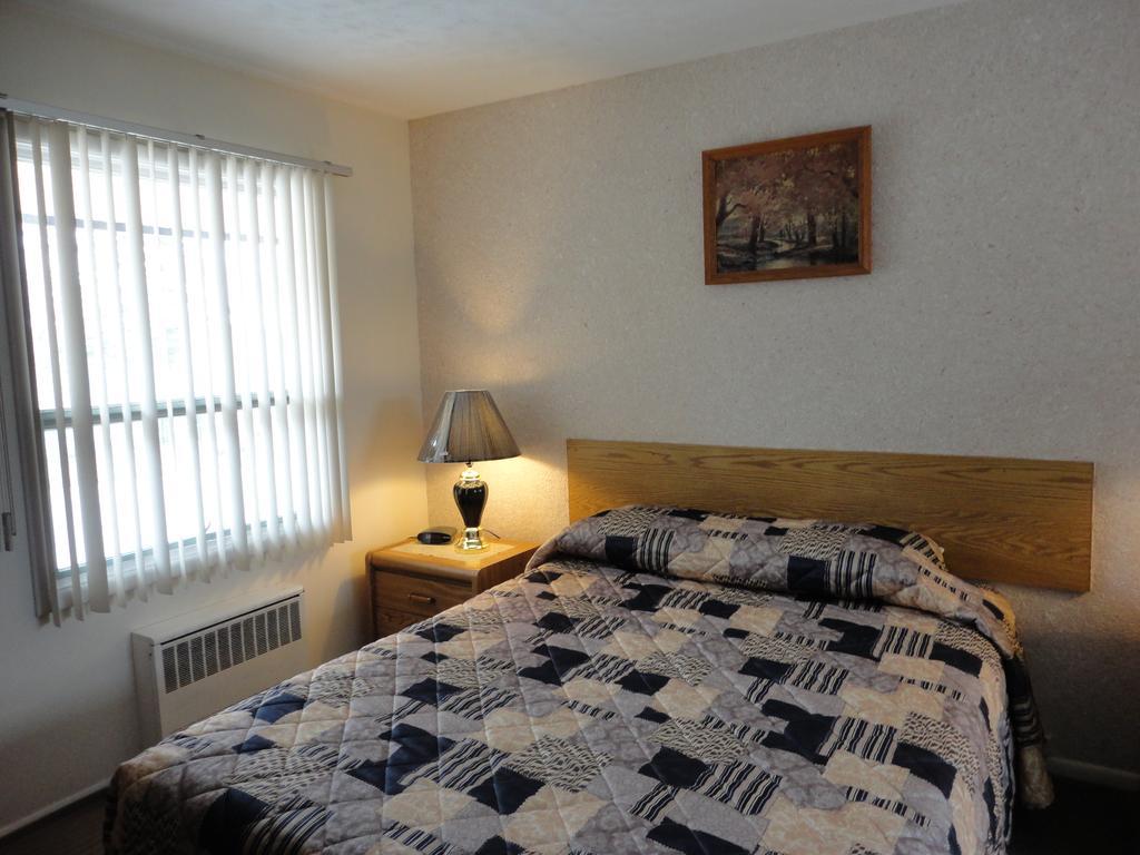 Hipwell'S Motel Fonthill Экстерьер фото