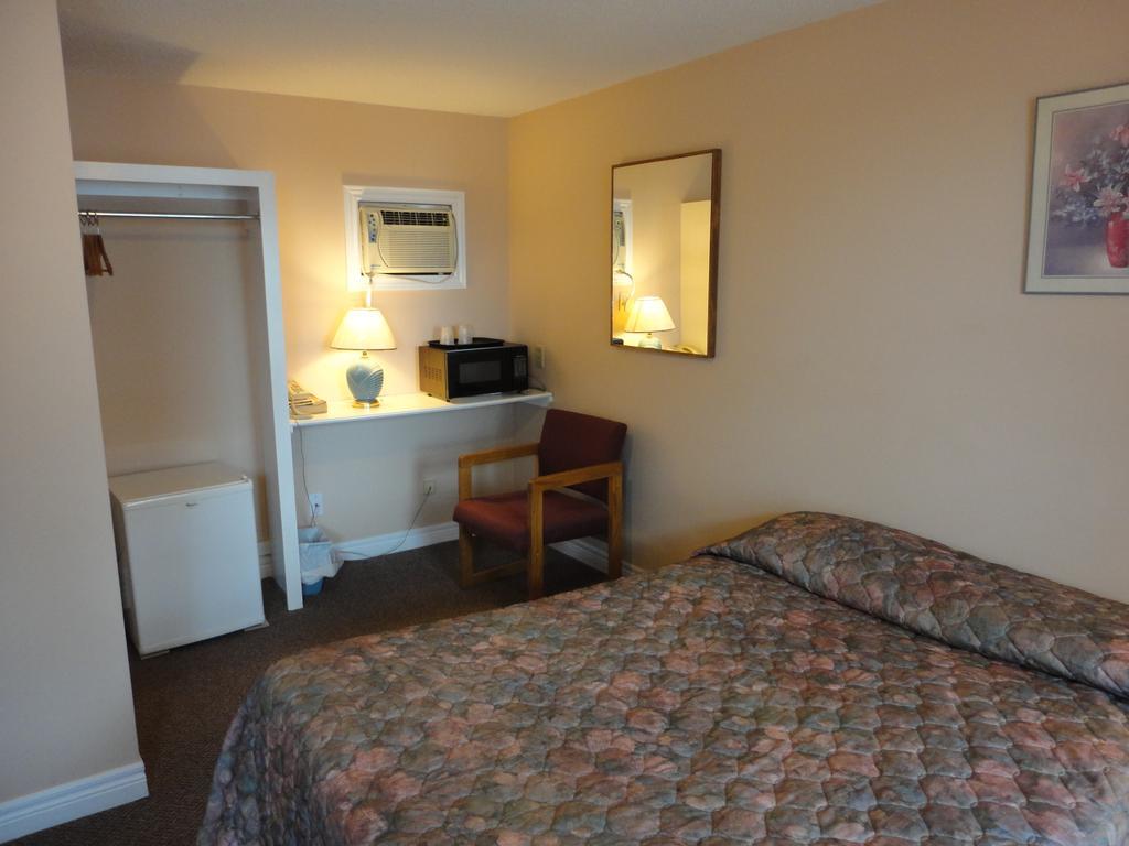 Hipwell'S Motel Fonthill Экстерьер фото